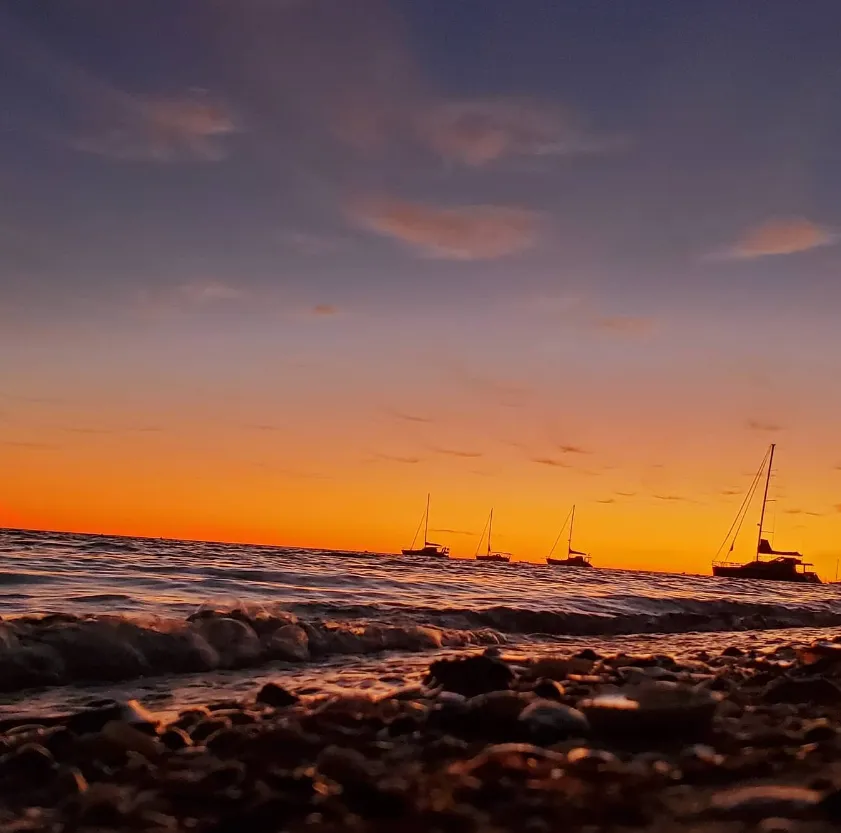 Best Times for Capturing Stunning Water Shots